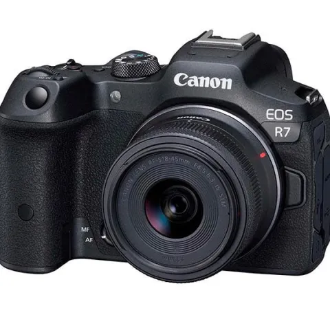Canon EOS R7 + 18-45mm STM Kit