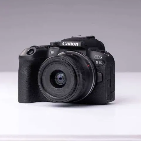 Canon EOS R10 + 18-45mm STM Kit
