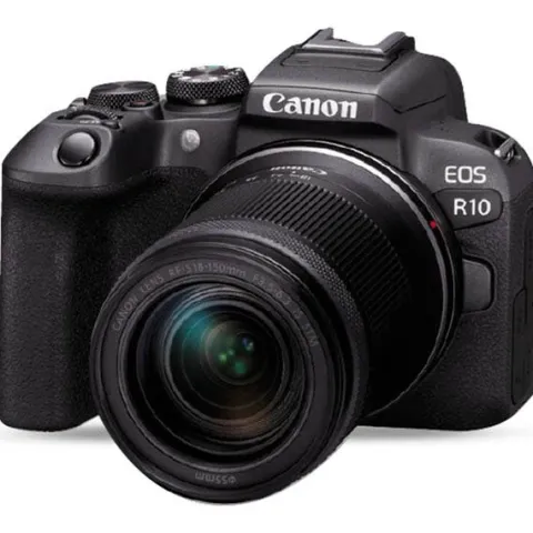 Canon EOS R10 + 18-150mm STM Kit