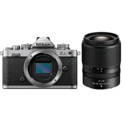 Nikon Z fc + 18-140mm - Silver/Black