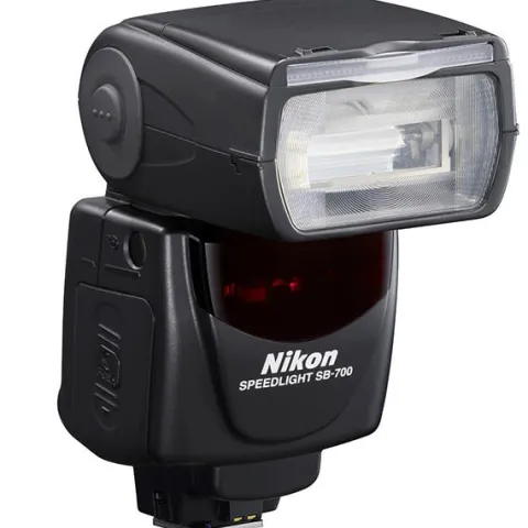 Nikon Z 40mm F2 Lens + SB700 Flash Portrait Kit