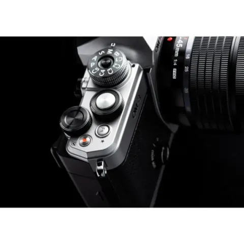 OM System OM-3 + OM 25mm f1.8 II Kit