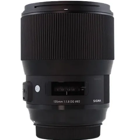 Sigma AF 135mm F1.8 DG HSM Art
