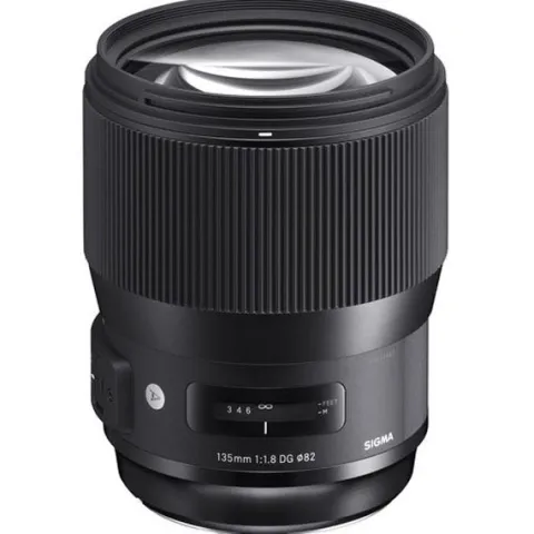 Sigma AF 135mm F1.8 DG HSM Art
