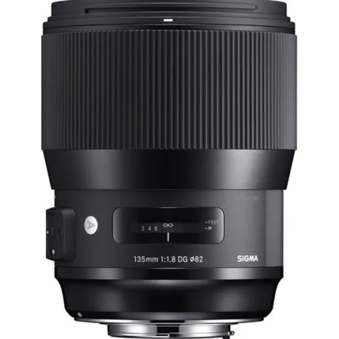 Sigma AF 135mm F1.8 DG HSM Art