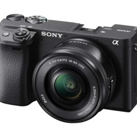 Sony A6400 + 16-50mm & GPVPT2 Grip - Vlogging Kit - Black